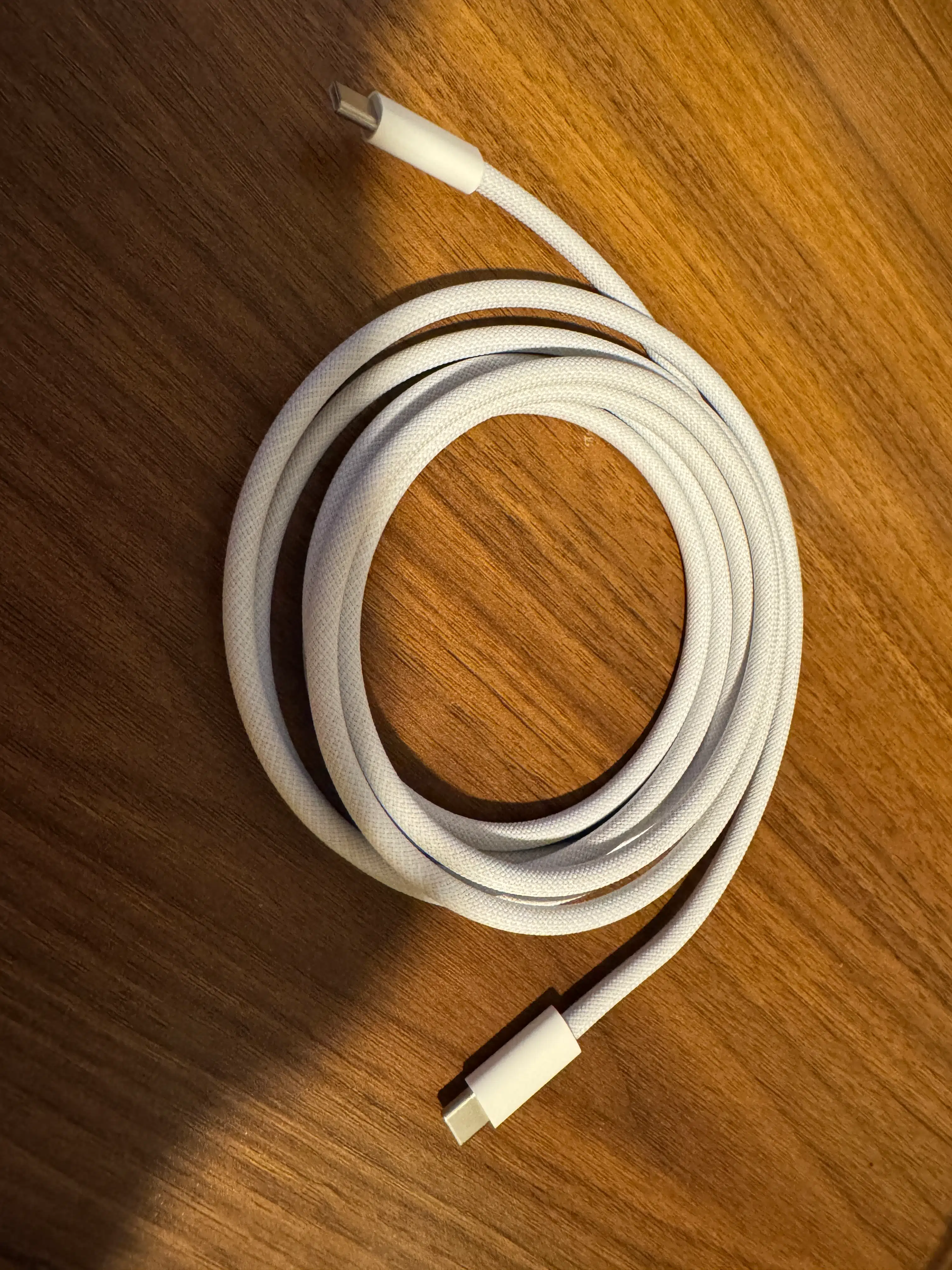 Cable de carga Apple USB-C de 240W (2m)