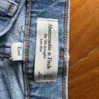 Mom Jeans Abercrombie talla 00 (queda talla 2) thumbnail 4